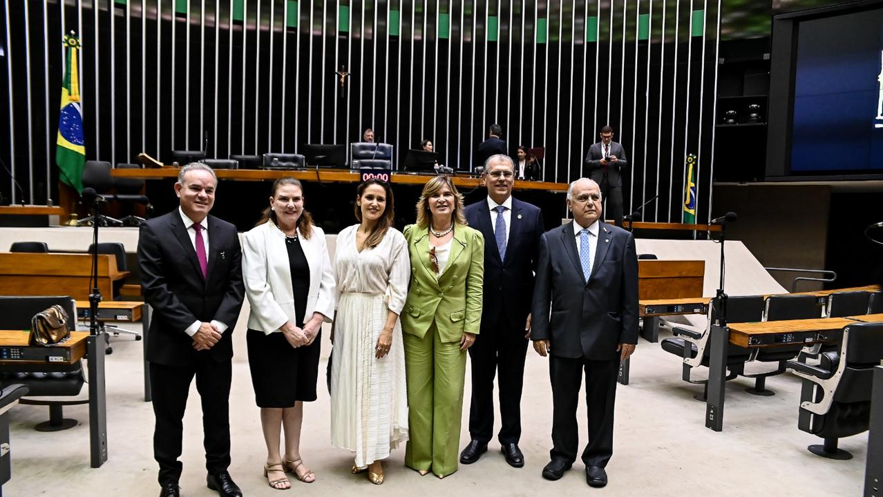Deputados e representantes da Unifor e da Fundação Edson Queiroz na Câmara Federal